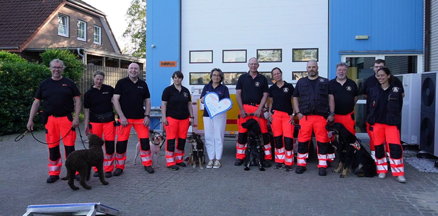 Neue Ausstattung für Rettungshundestaffel dank Spende der Bürgerstiftung